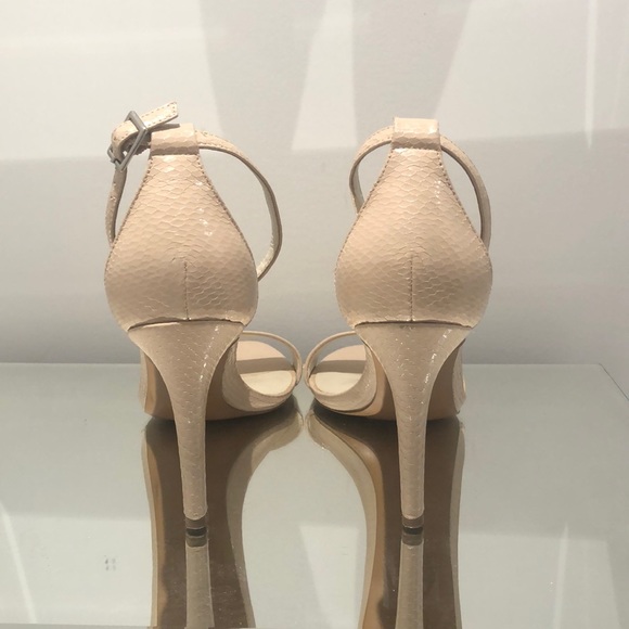 Also open toe heels - Picture 2 of 5